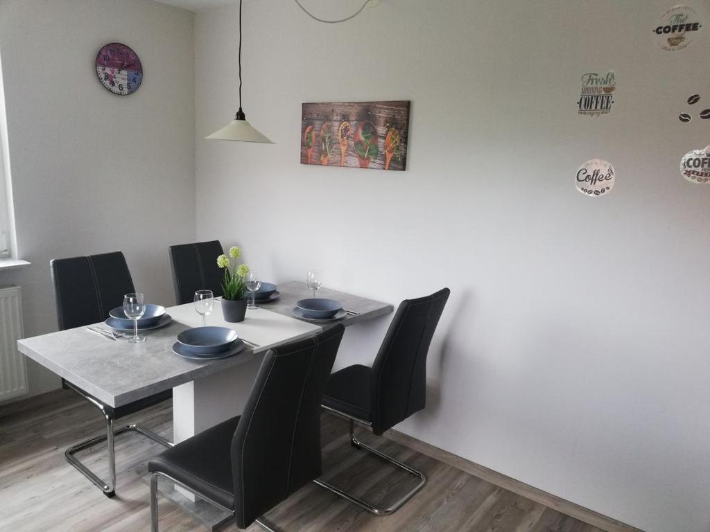 Ferienwohnung Christiane - nagelneue, moderne Ferienwohnung mit Blick ins Grüne Ober-Abtsteinach Exterior foto